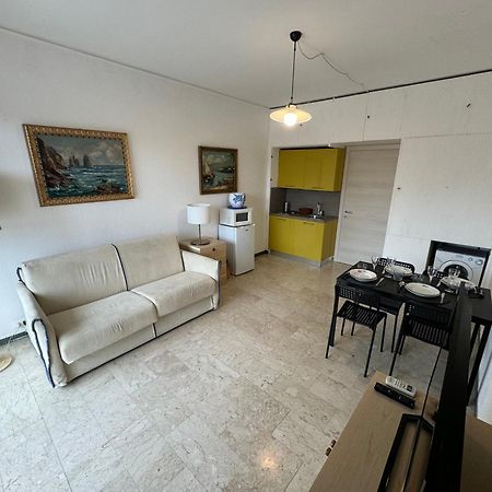 Tirrenia Beach House - Sea Front With Private Beach 圣雷默 外观 照片