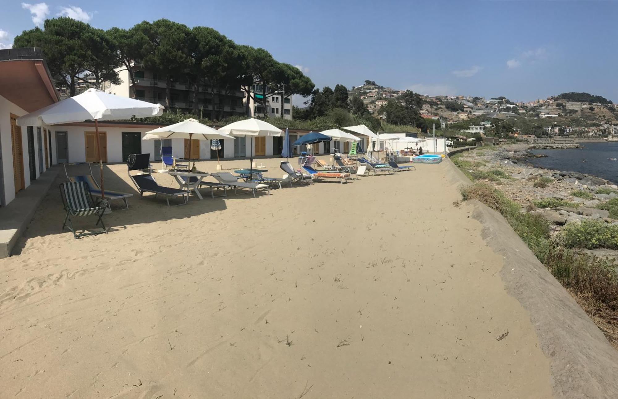 Tirrenia Beach House - Sea Front With Private Beach 圣雷默 外观 照片